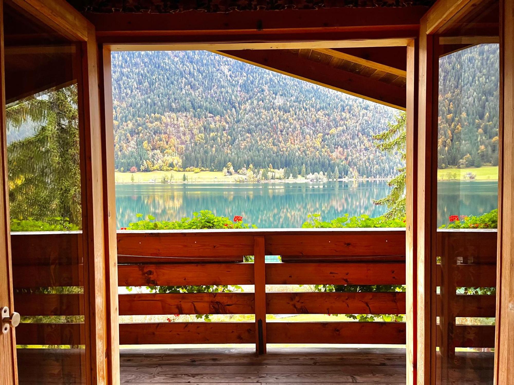 Chalets Zoehrer - Wohnen Am Wasser Вайсензее Экстерьер фото